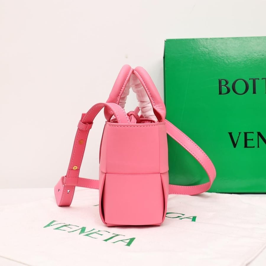 Bottega Veneta Cassette 15-Pint Intrecciato Bag 23cm