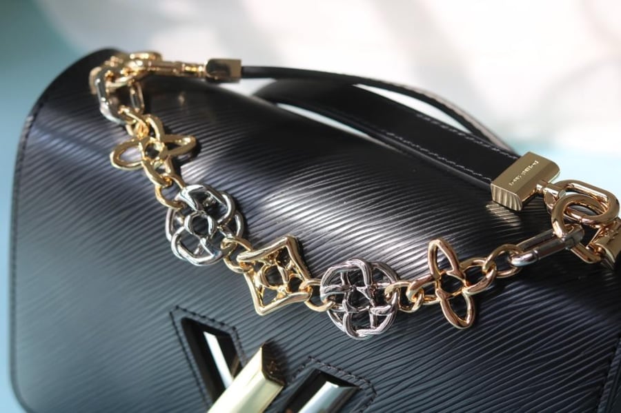 LV Twist Monogram Chain 23cm