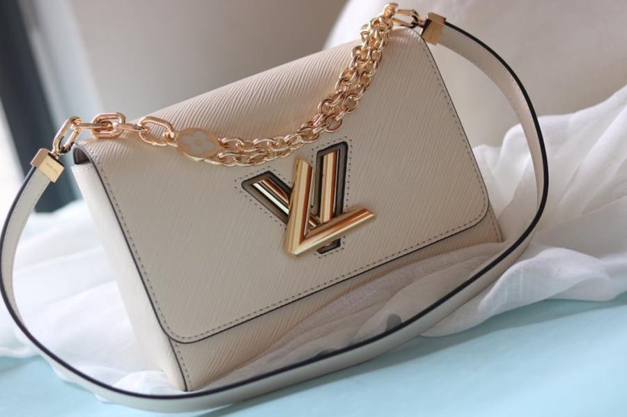 LV Twist Monogram Chain 23cm