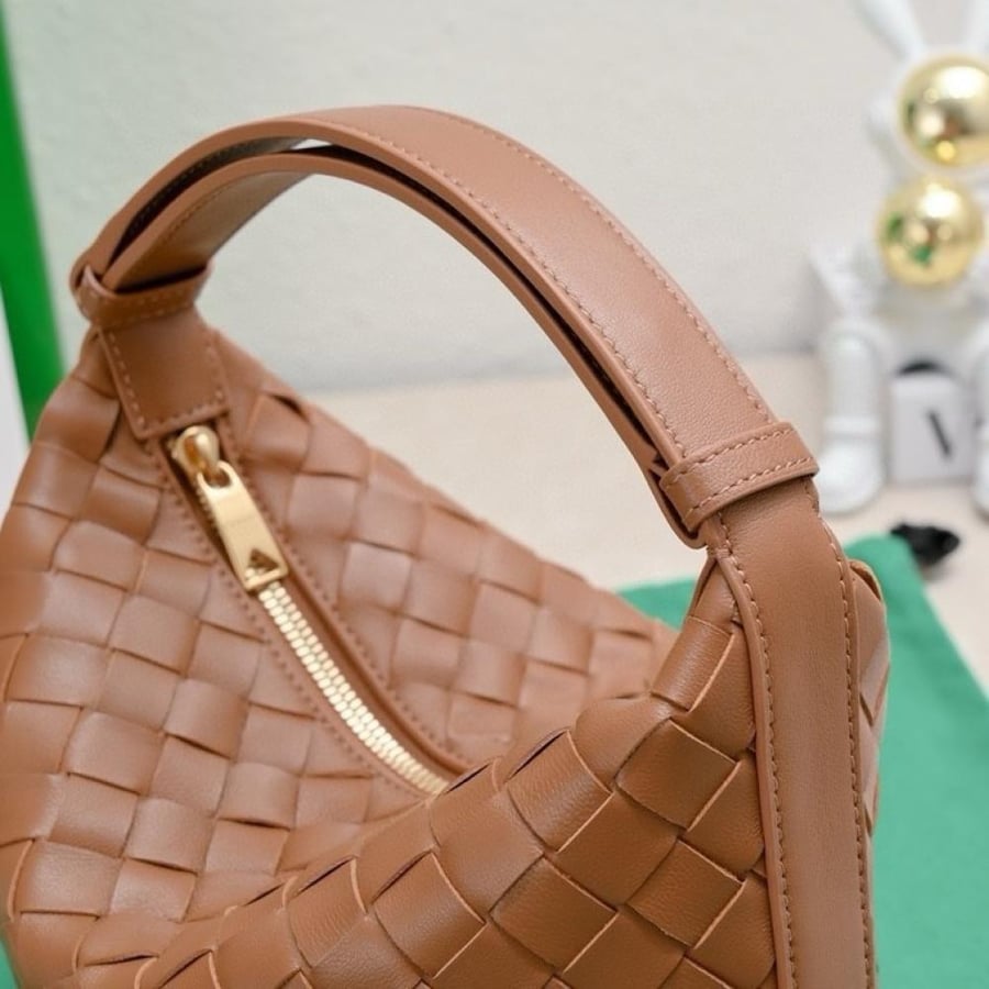 BV Wallace Shoulder Bag 22cm