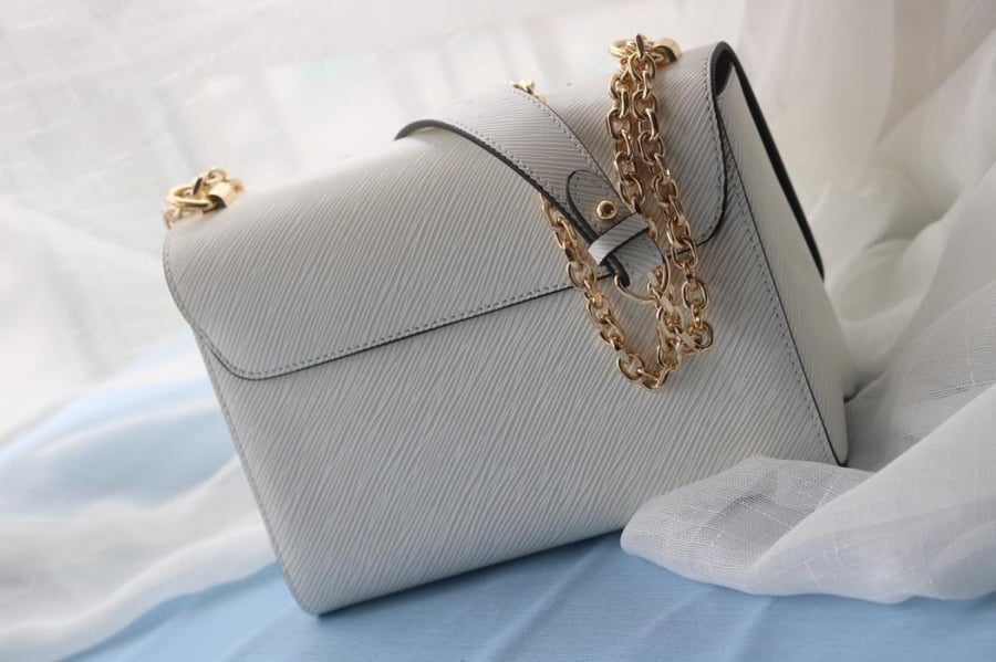 LV Twist Embellished 23cm