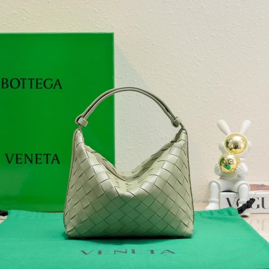 BV Wallace Shoulder Bag 22cm