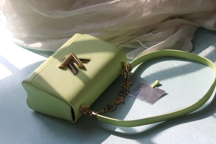 LV Twist Monogram Chain 23cm