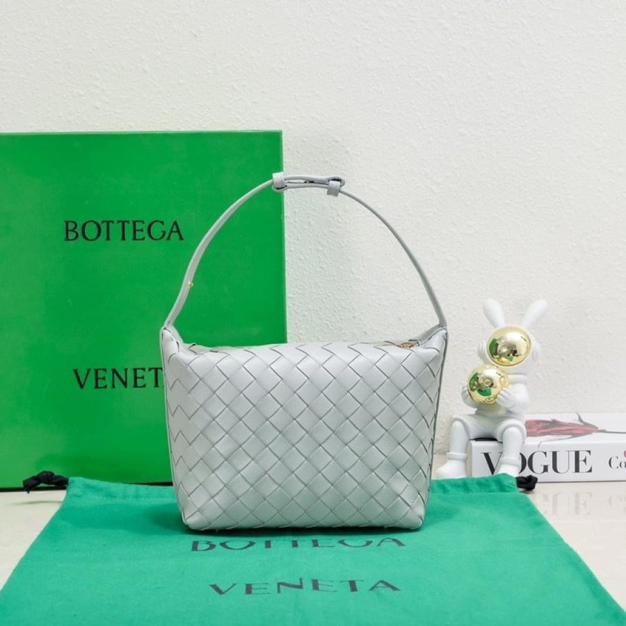 BV Wallace Shoulder Bag 22cm