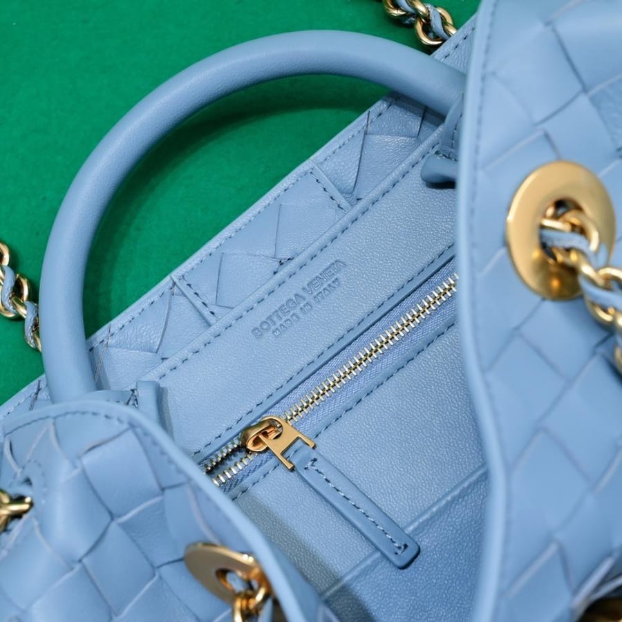 BV Small Andiamo Chain Bag 25cm