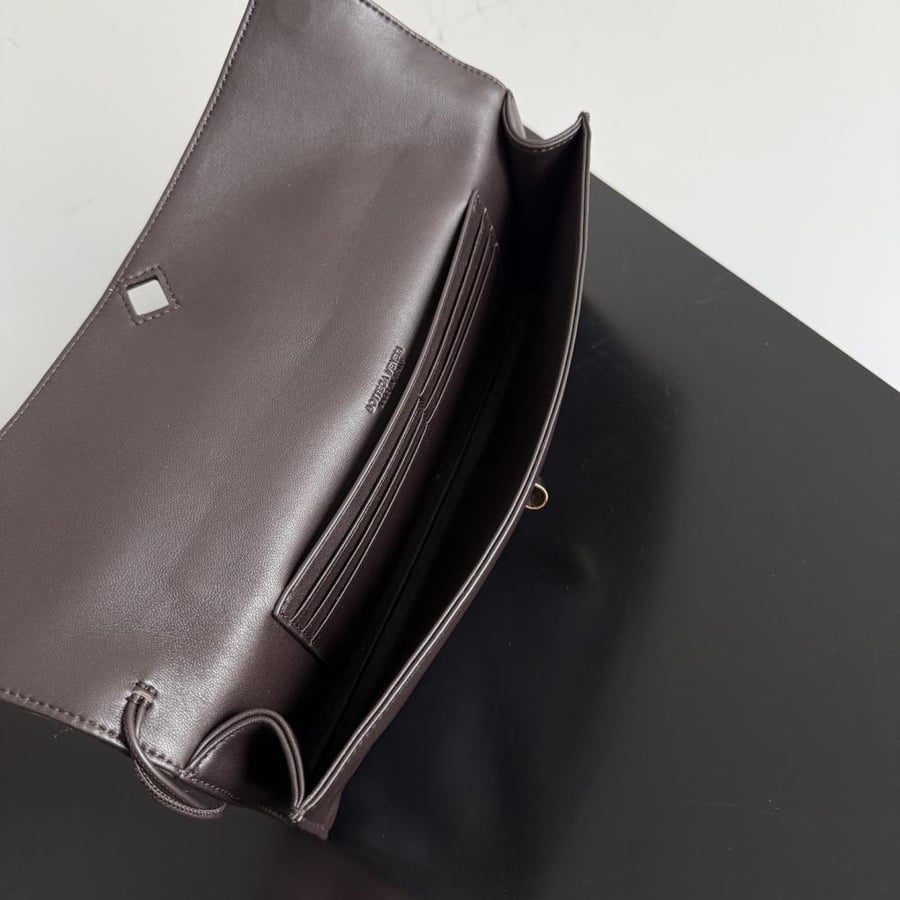 Bottega Veneta Andiamo Clutch 31cm