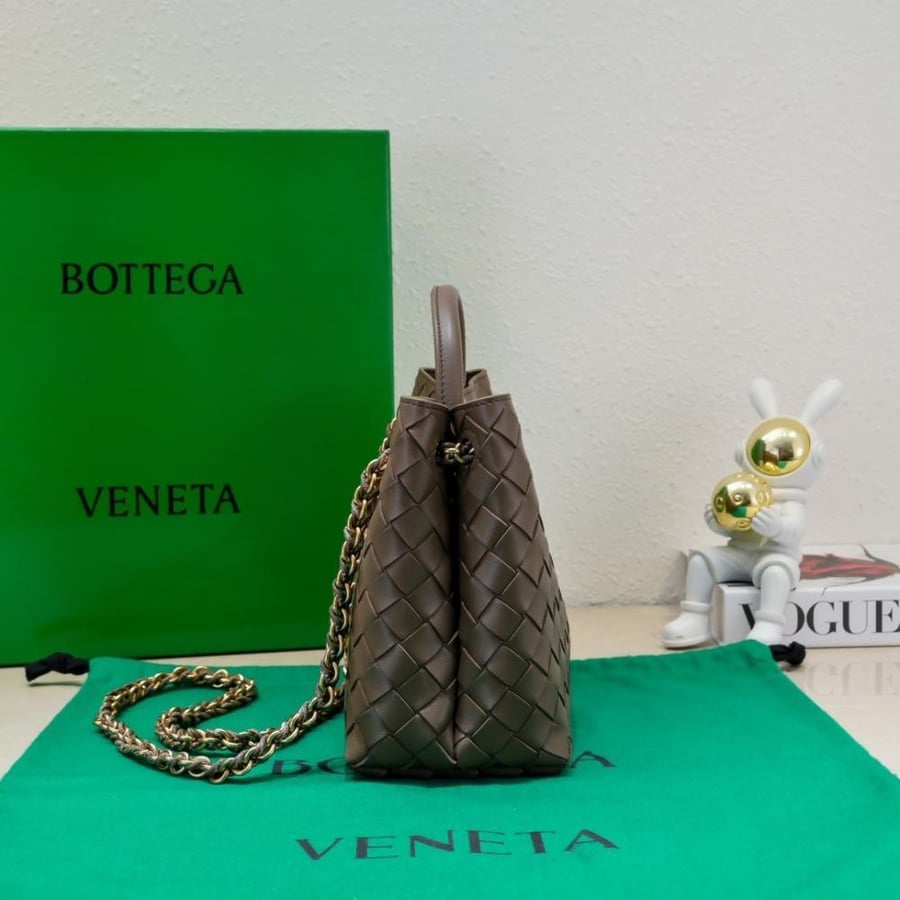 BV Small Andiamo Chain Bag 25cm