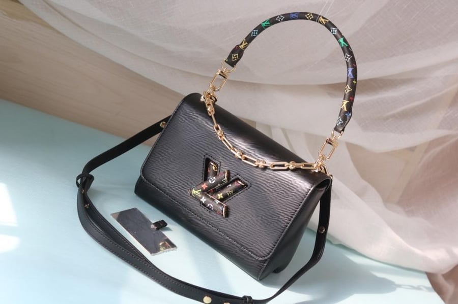 LV Twist Monogram Handle 23cm