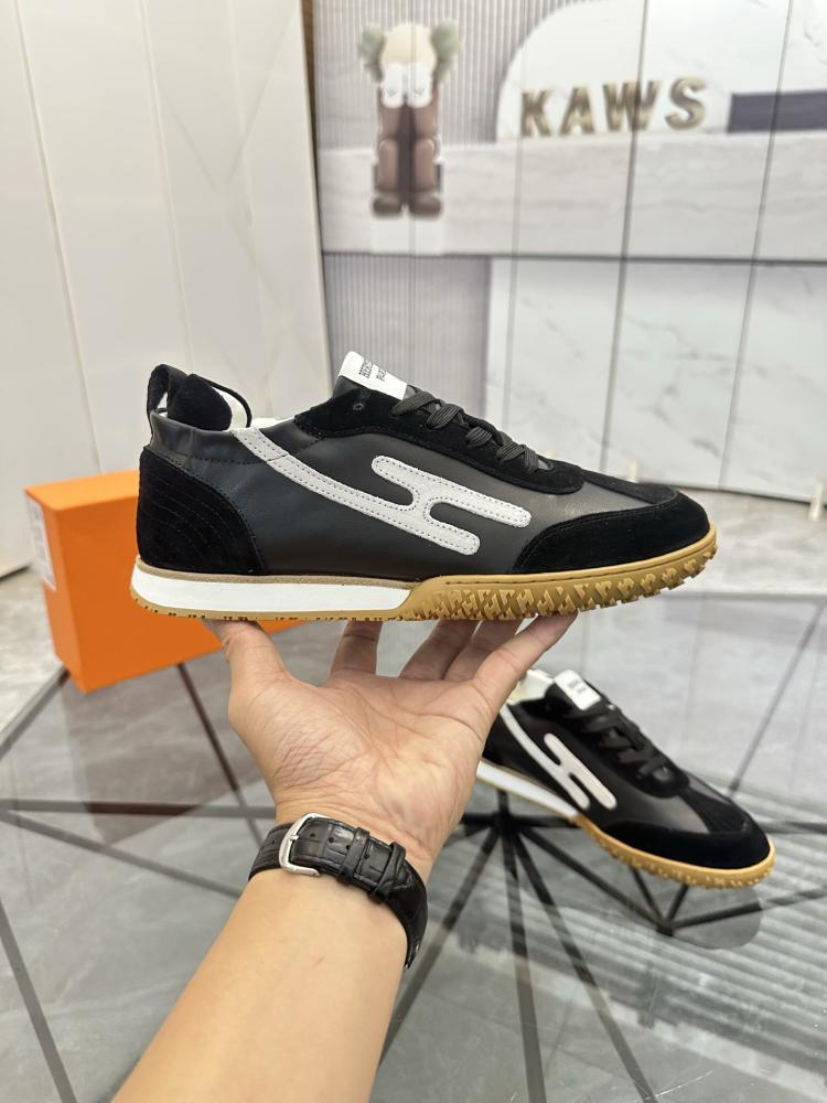 Jet Sneaker