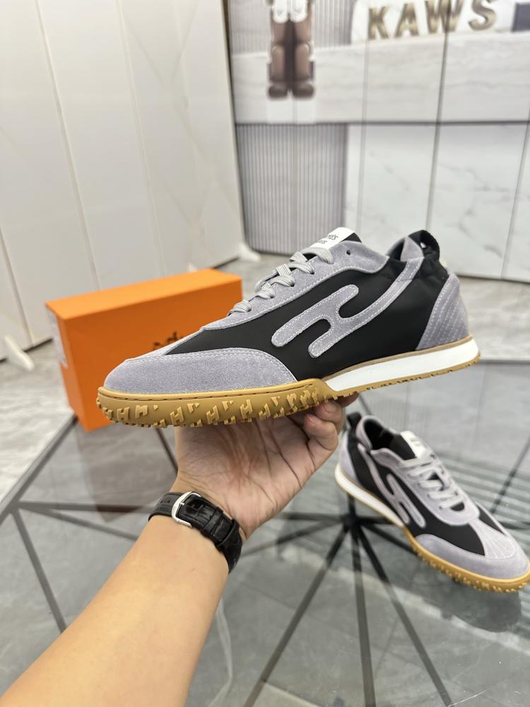 Jet Sneaker