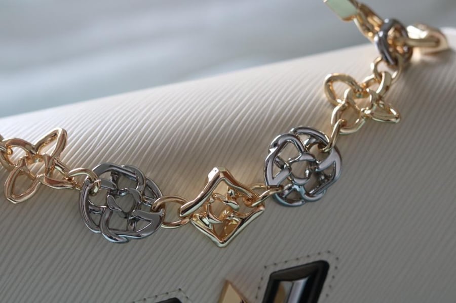LV Twist Monogram Chain 23cm