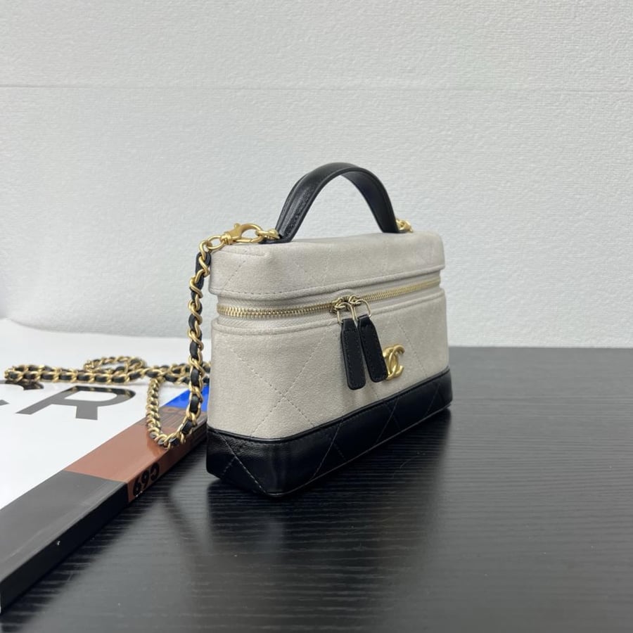Chanel Mixed-Material Quilted Vanity Case