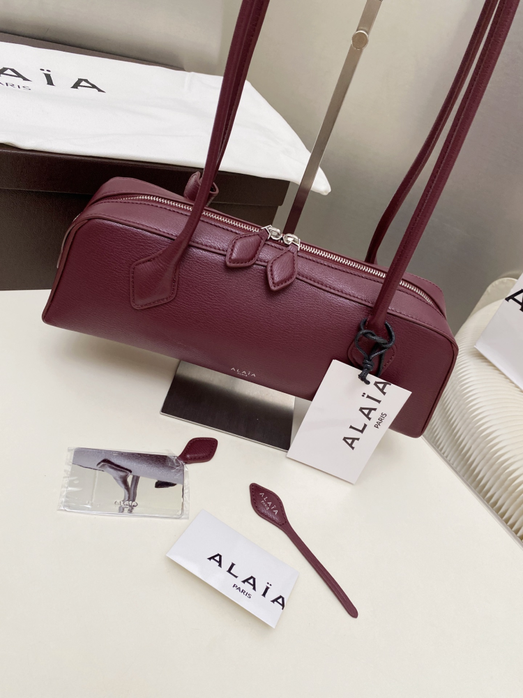 ALAÏA PARIS Le Teckel