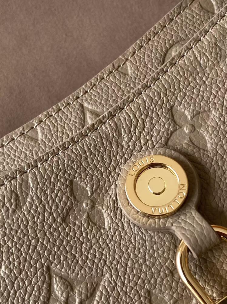 LV Lock Shoulder Bag 29.5*18.5*9.5cm