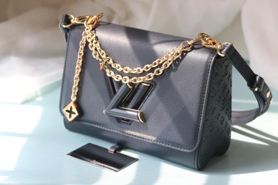 LV Twist Monogram Empreinte 23cm