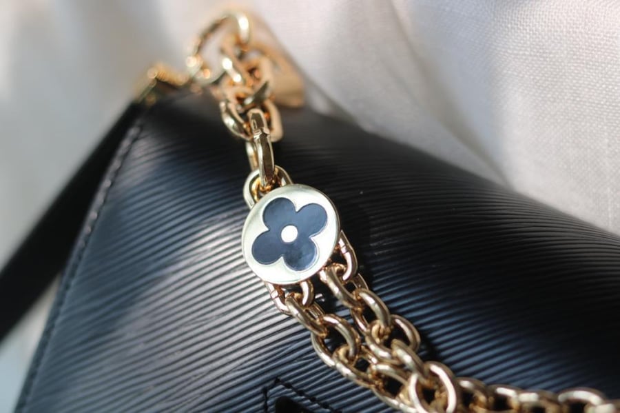 LV Twist Monogram Chain 23cm