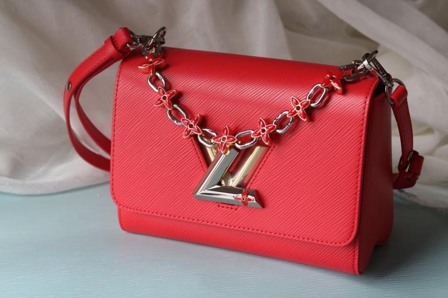 LV Twist Monogram Chain 23cm