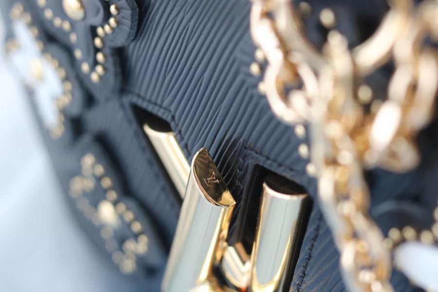 LV Twist Embellished 23cm