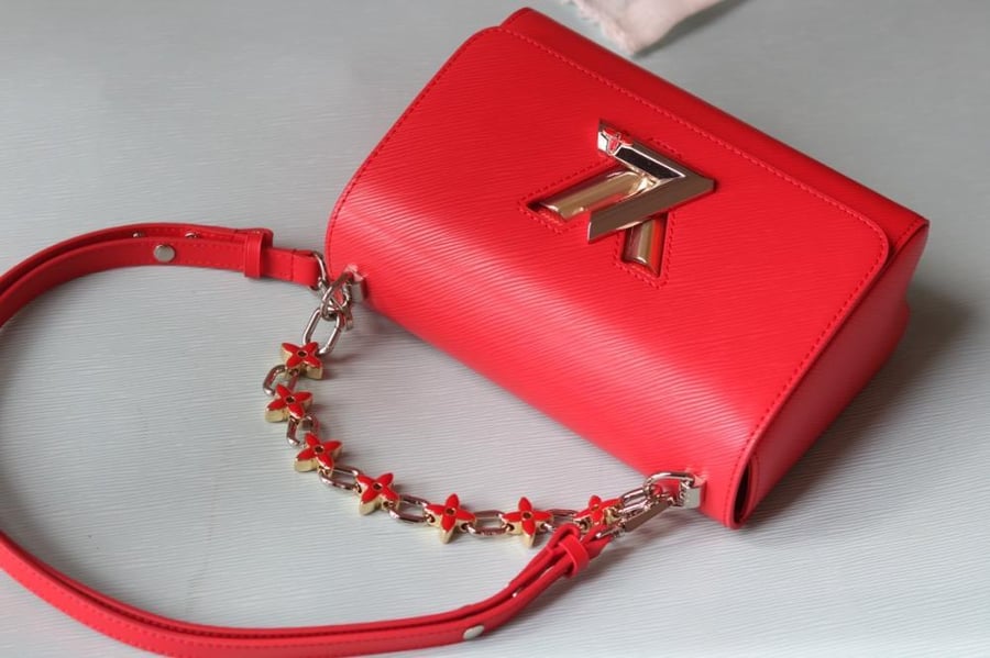 LV Twist Monogram Chain 23cm