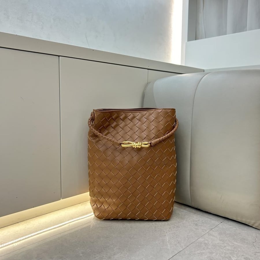 Bottega Veneta Andiamo New Bucket Bag 21cm