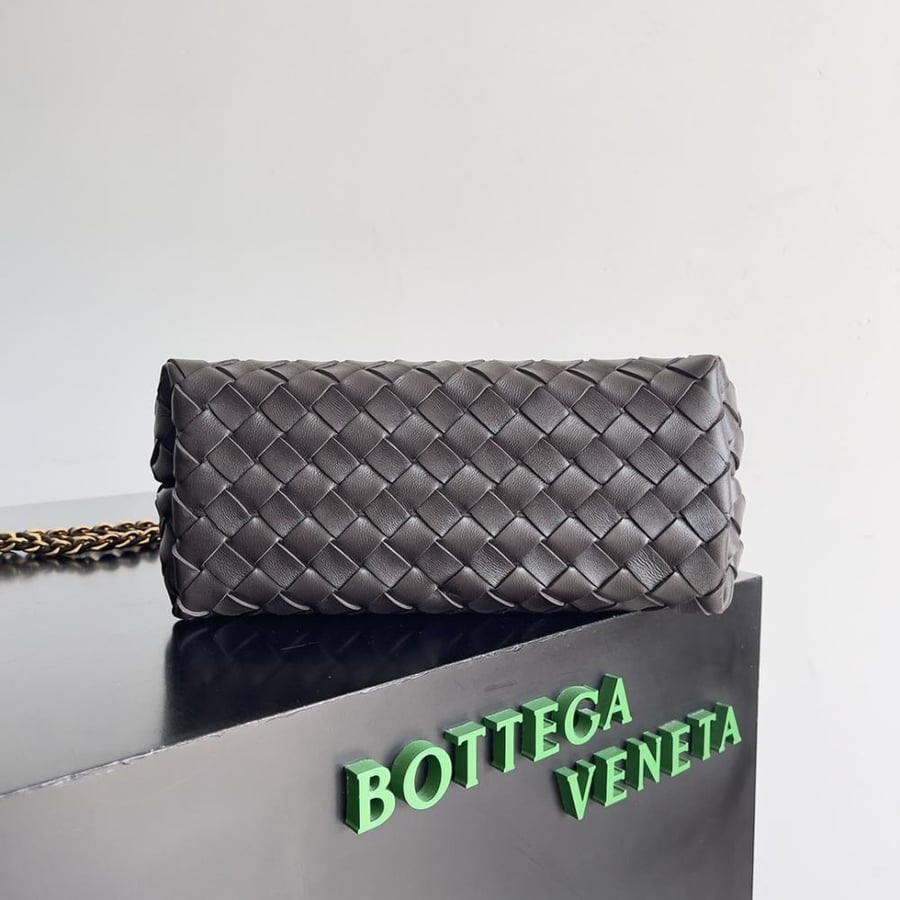 BV Small Andiamo Chain Bag 25cm