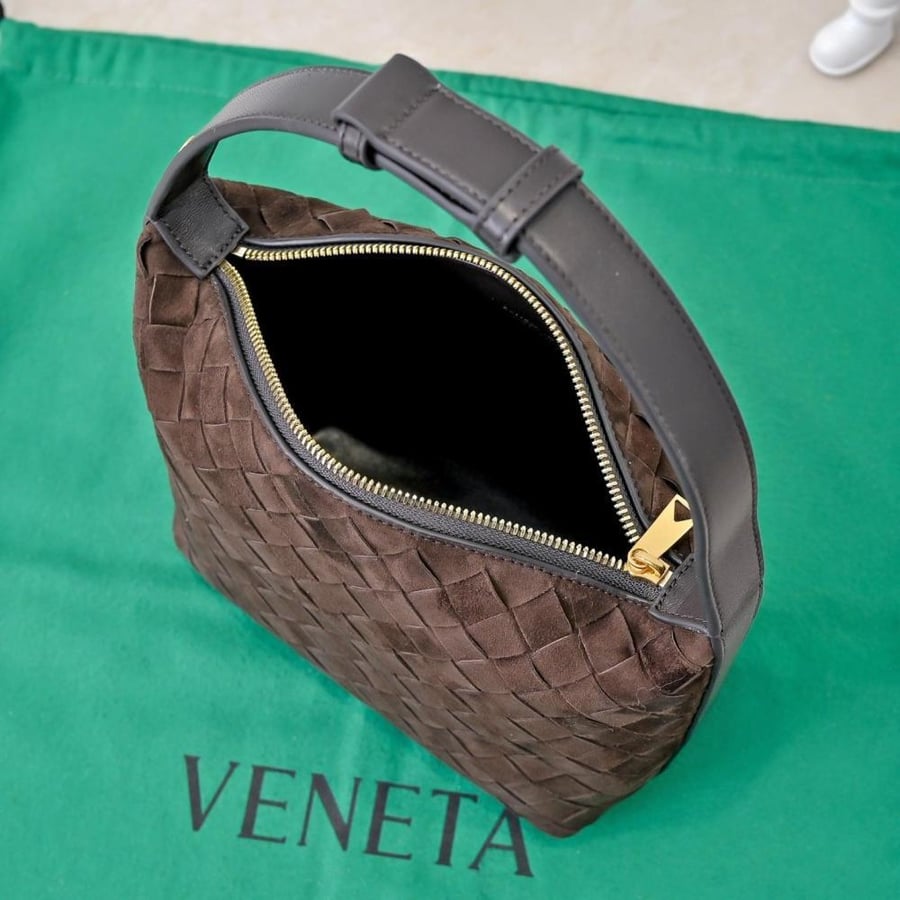BV Wallace Shoulder Bag 22cm