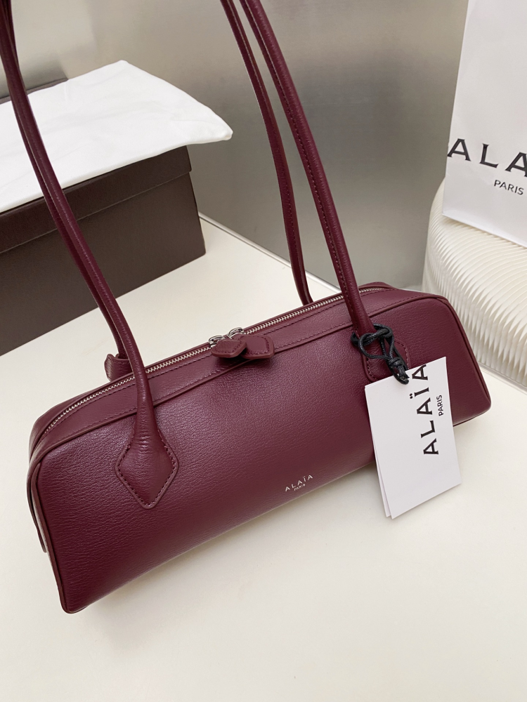 ALAÏA PARIS Le Teckel