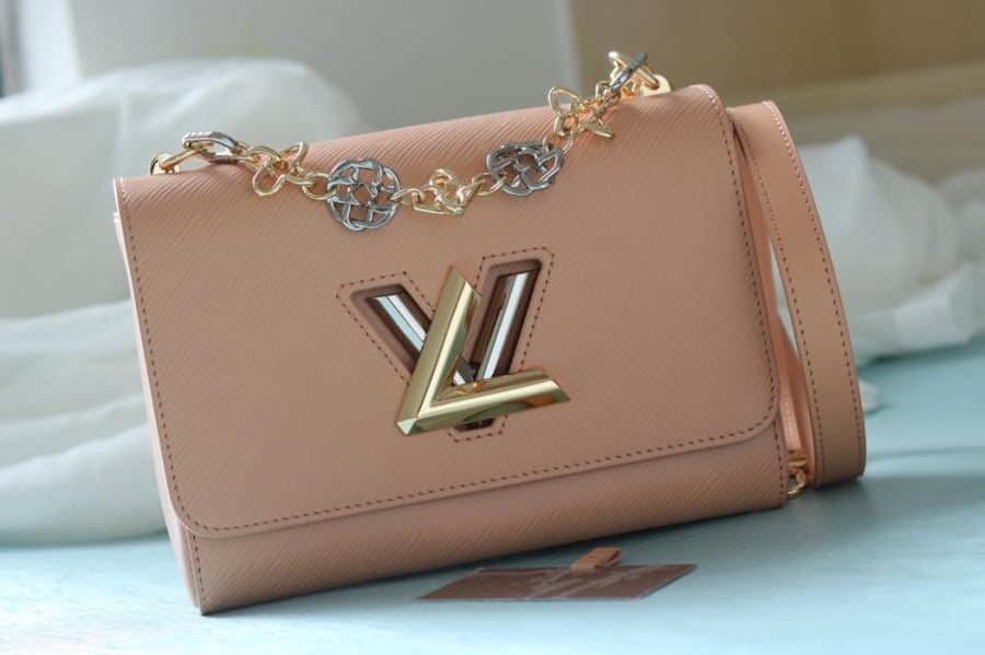 LV Twist Monogram Chain 23cm