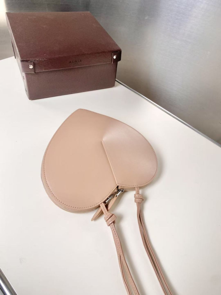 ALAÏA Le Cœur Bag Matte