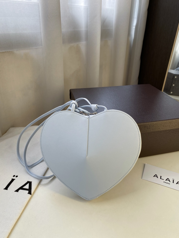 ALAÏA Le Cœur Bag Matte