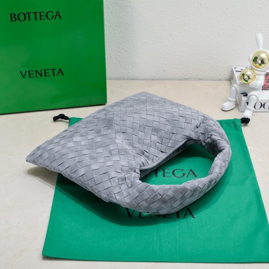 New BV Small Hop Bag 41cm