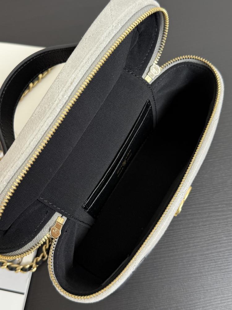 Chanel Mixed-Material Quilted Vanity Case