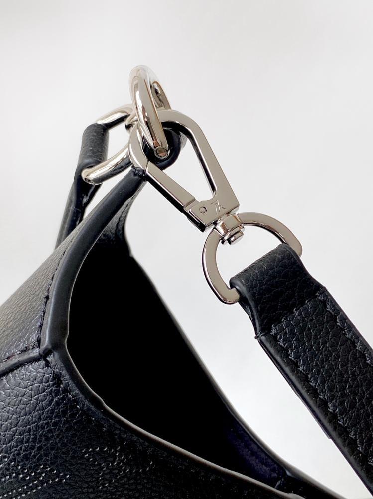 LV Perforated Shoulder Bag 25*20*6cm