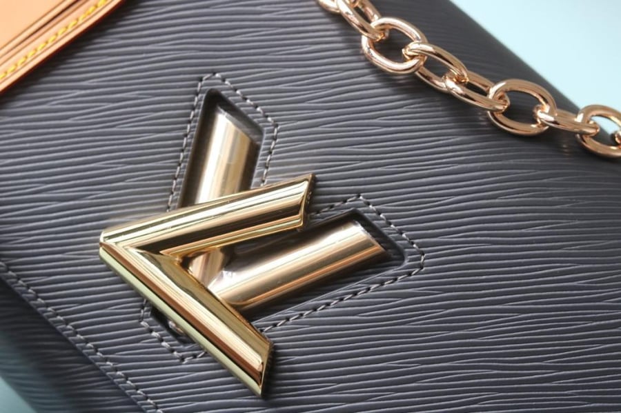 LV Twist with Luggage Tag 23cm