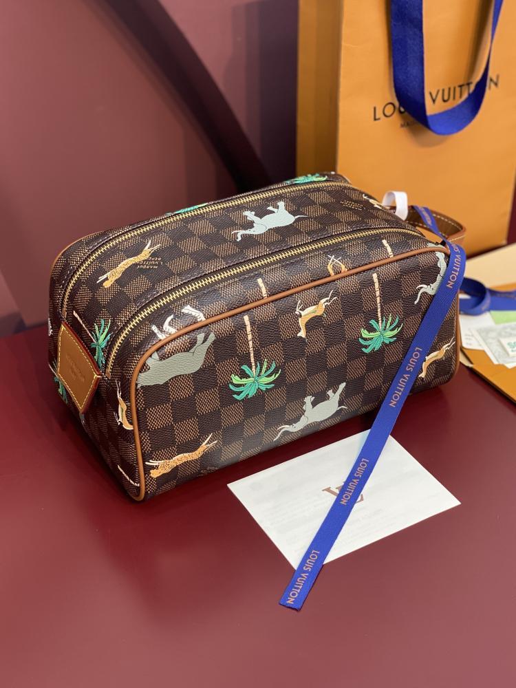 LV Pochette Voyage 28cm