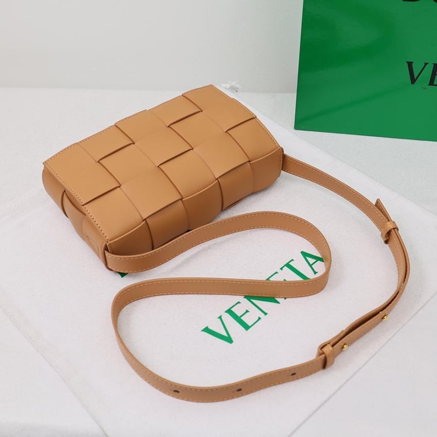 Bottega Veneta Cassette 15-Pint Intrecciato Bag 23cm