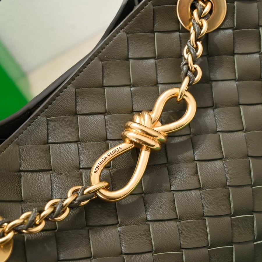 BV Small Andiamo Chain Bag 25cm