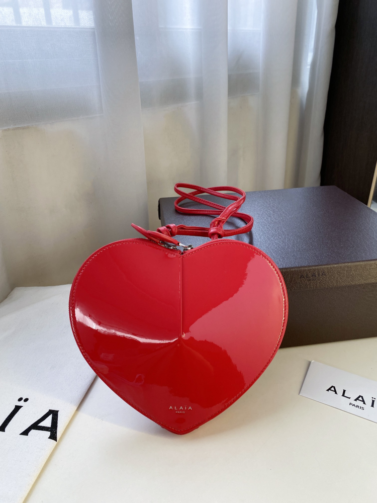 ALAÏA Le Cœur Bag