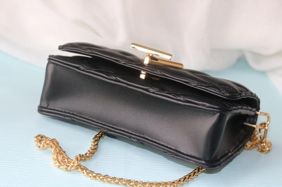 LV Twist Quilted Chain 20cm