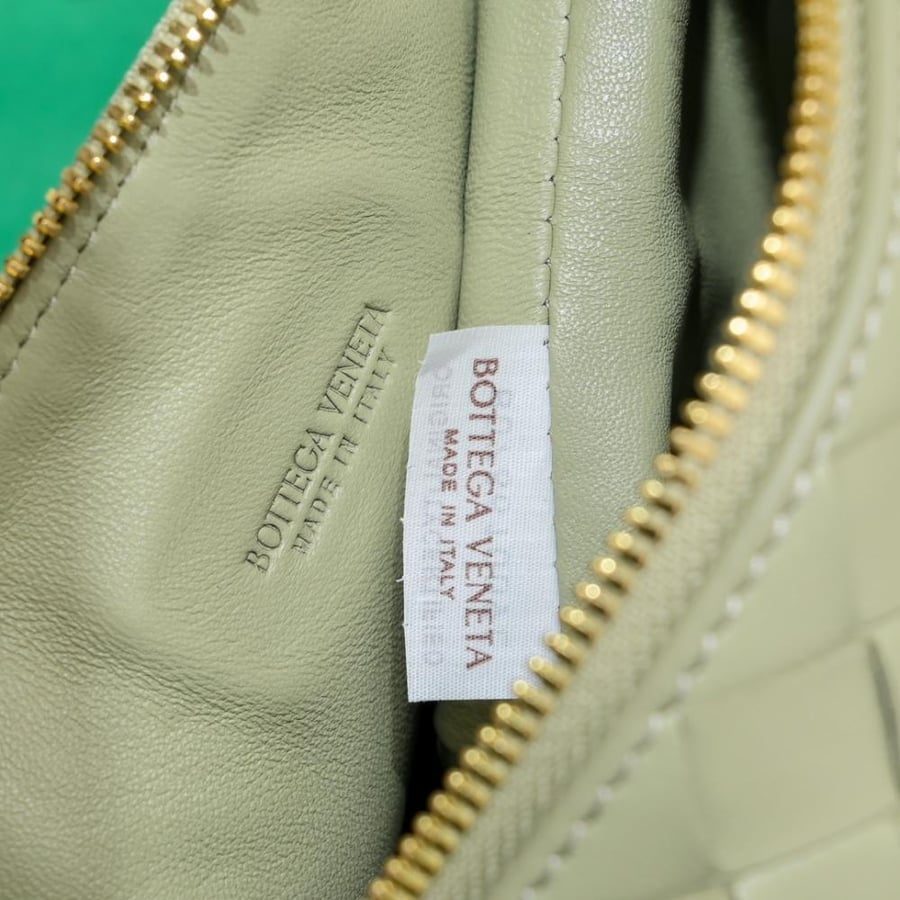 BV Wallace Shoulder Bag 22cm