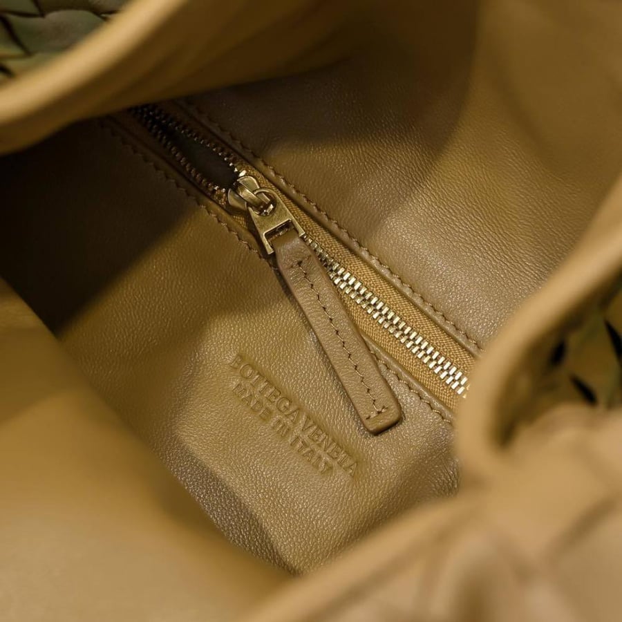 BV New Medium Hop Bag 46cm (Leather)