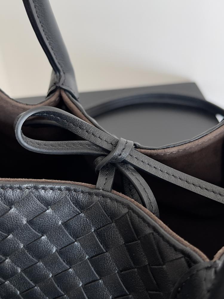 BV Pinacoteca Bag 24cm