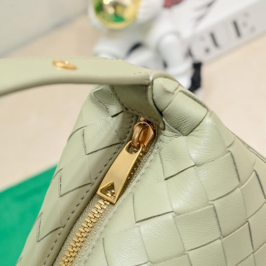 BV Wallace Shoulder Bag 22cm