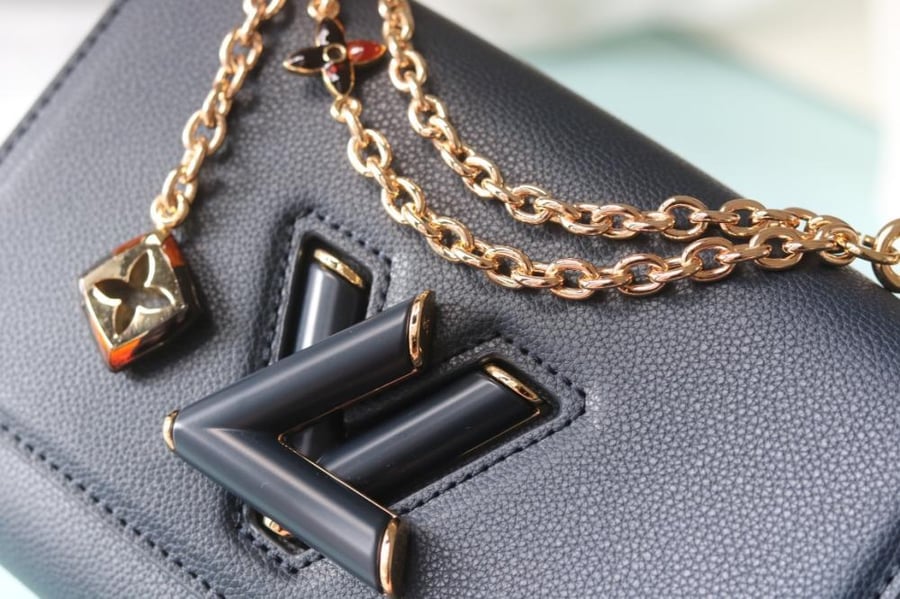 LV Twist Monogram Empreinte 23cm