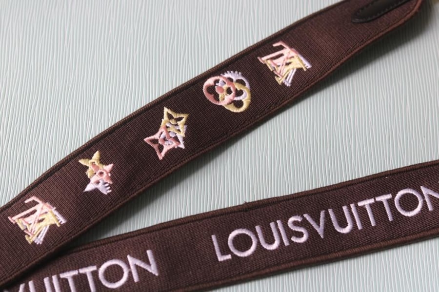 LV Twist Charms Chain 23cm