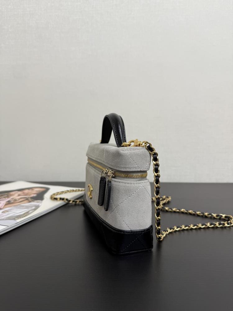 Chanel Mixed-Material Quilted Vanity Case