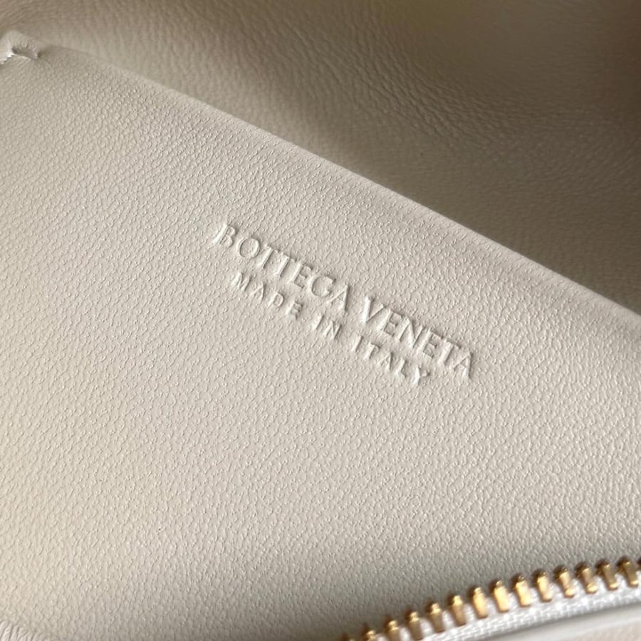 BV Small Soft Vanity Case 19cm