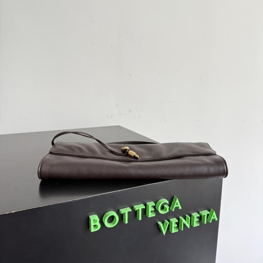 Bottega Veneta Andiamo Clutch 31cm