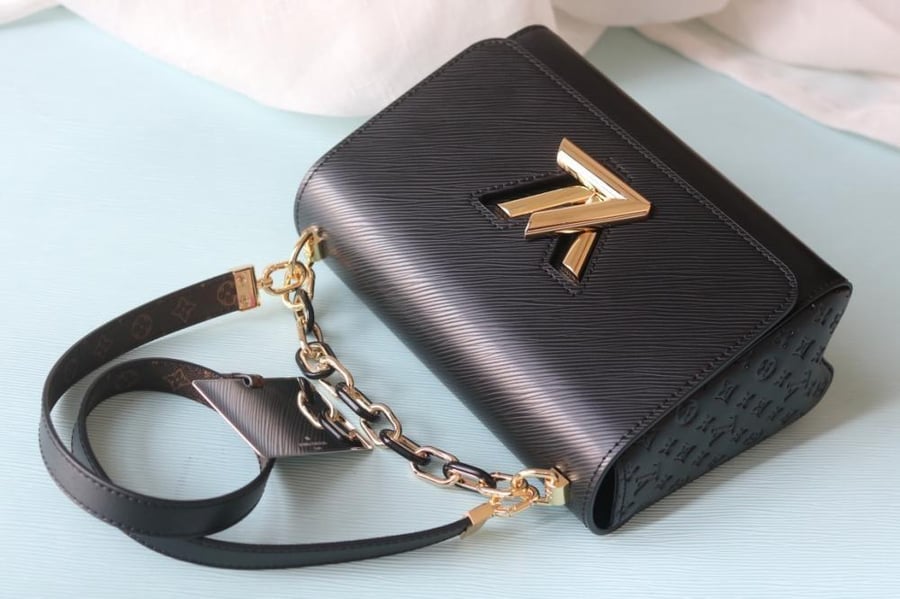 LV Twist Empreinte Chain 23cm