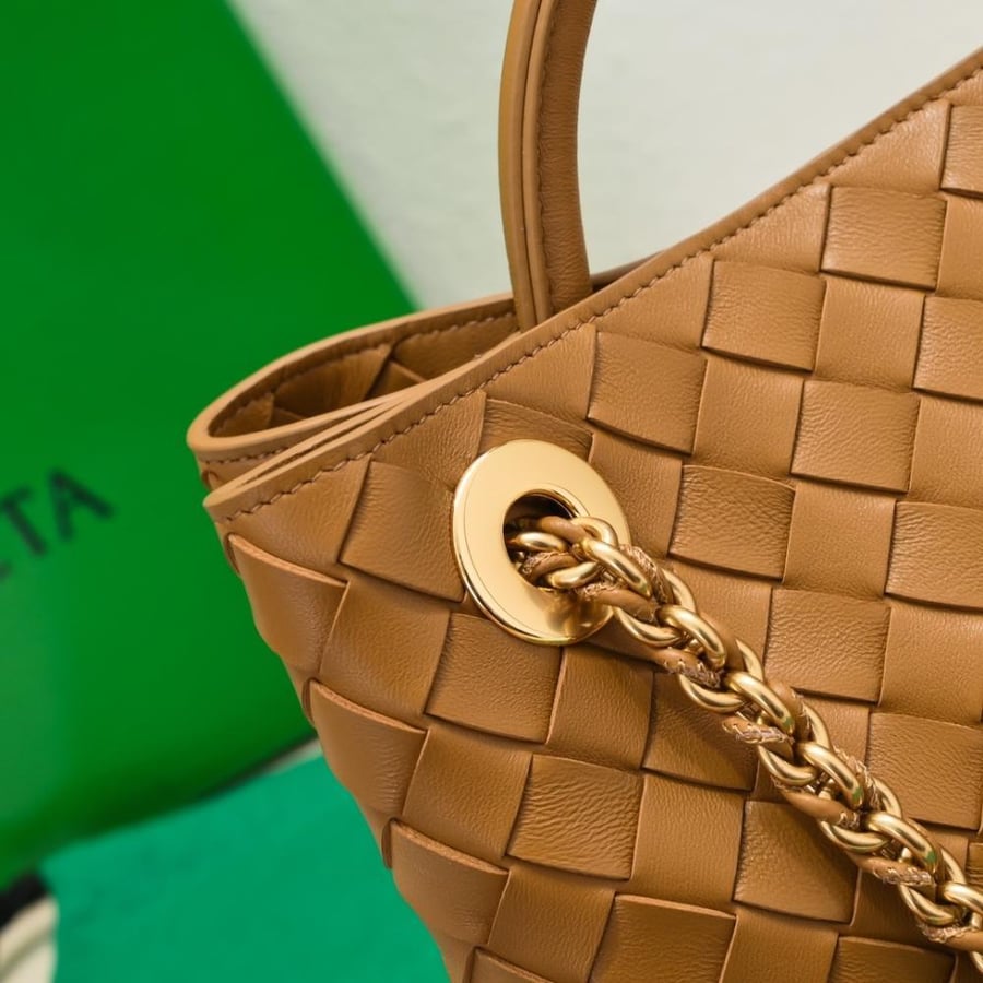 BV Small Andiamo Chain Bag 25cm